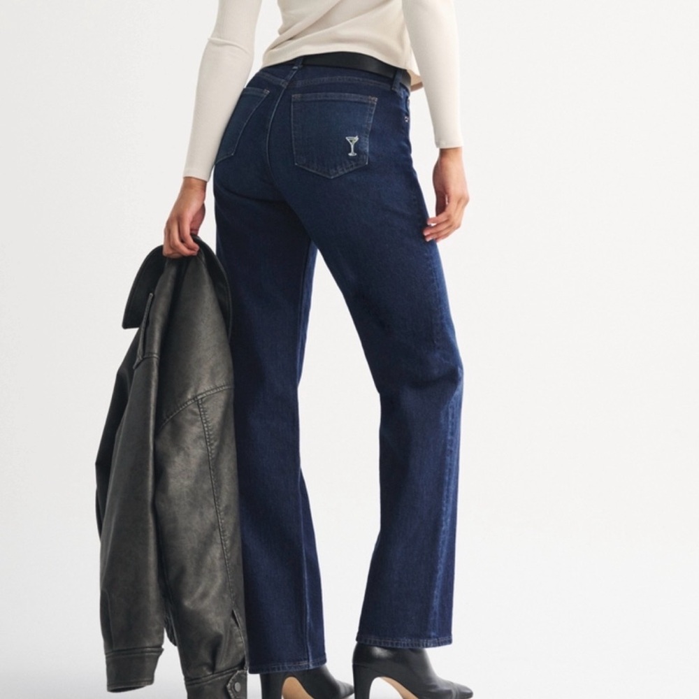 NWOT Curve Love High Rise 90s Relaxed Jean Martini Embroidery